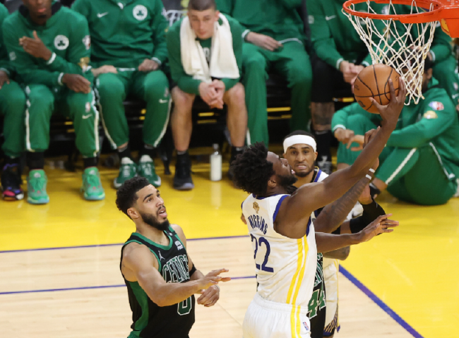 NBA总决赛G5决胜局，库里加冕三分王助勇士夺冠